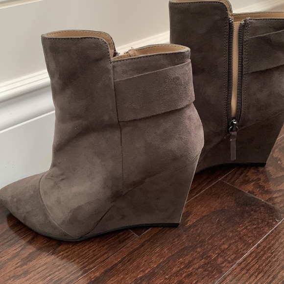 Brushed grey suede booties - Picture 3 of 7